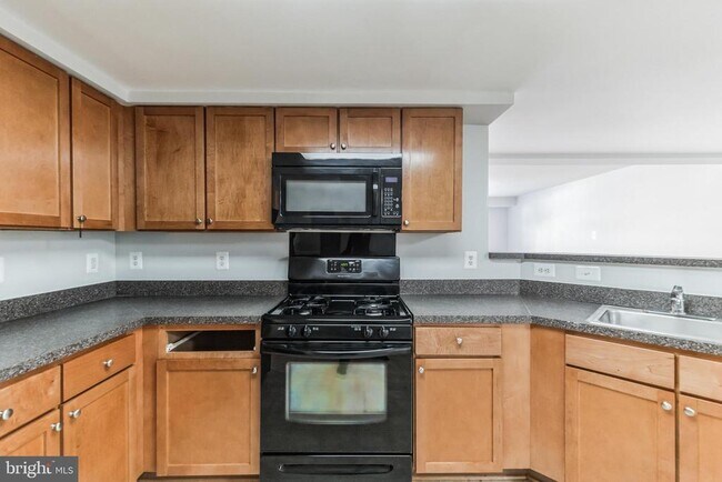 Building Photo - 1601 N Van Dorn St