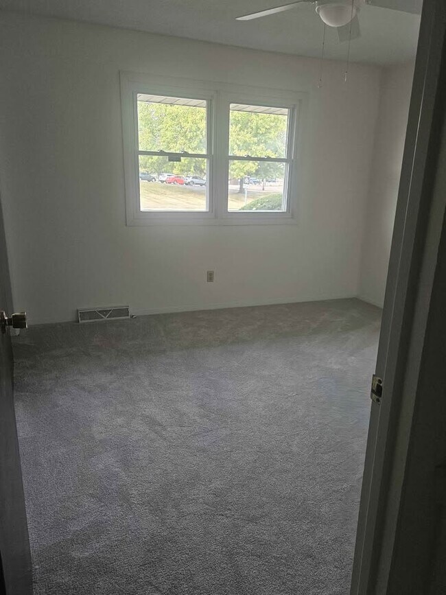 Building Photo - 121 S Regency Dr