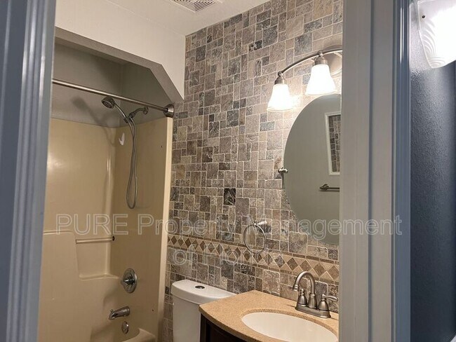 Building Photo - 112 Pecan Run