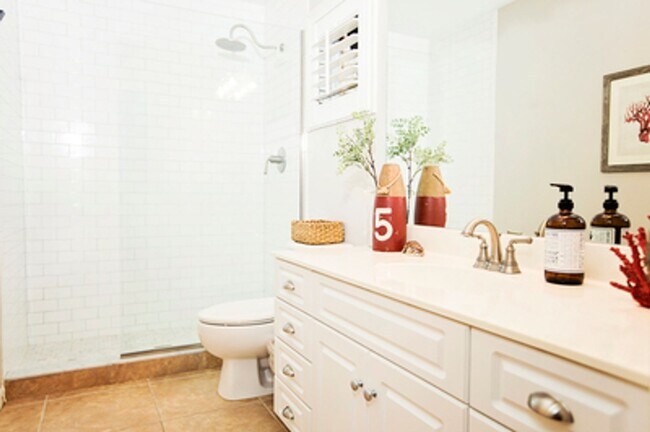 Building Photo - ANNUAL RENTAL - Beach Cottage with 2 Car Garage 'The Lakehouse' in tropical garden