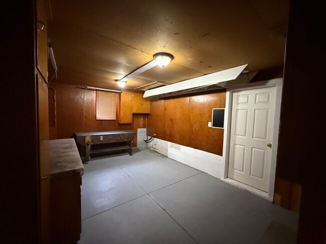 Building Photo - Three Bedroom, One and half bathroom, Atta...