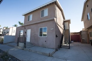 Lower larger unit. - 4534 Edgewood Pl