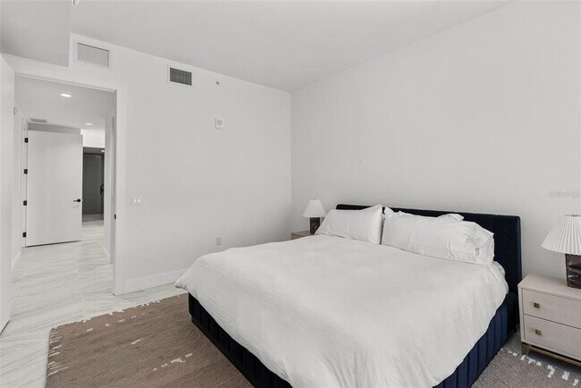 Building Photo - 777 3rd Ave N