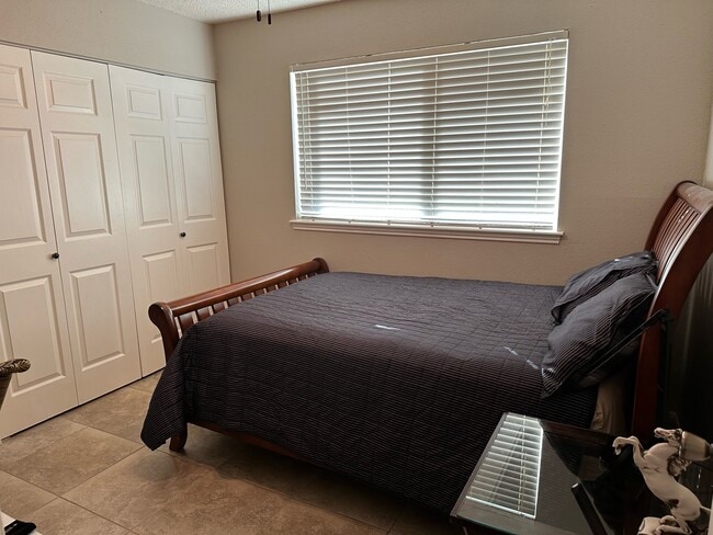 Building Photo - 3114 Sleepy Hollow Dr