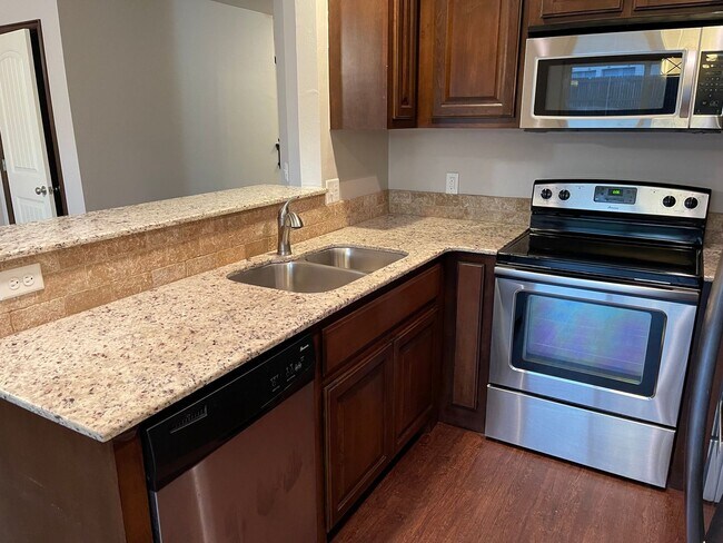 Building Photo - 6923 Mayberry Ln
