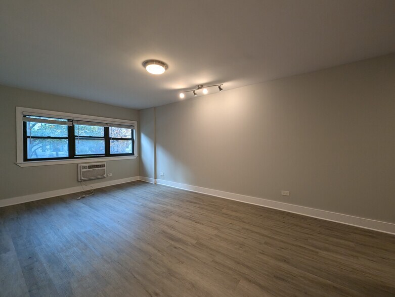 Building Photo - 1435 N Dearborn St