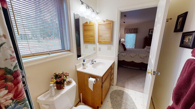 Building Photo - Short Term Furnished House