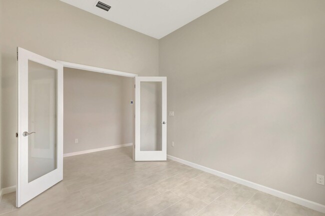 Building Photo - 357 SE Filoli Dr