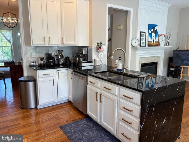Building Photo - 45792 Shagbark Terrace