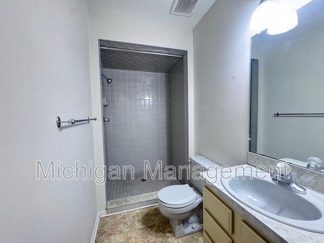 Building Photo - 173 Algansee Dr