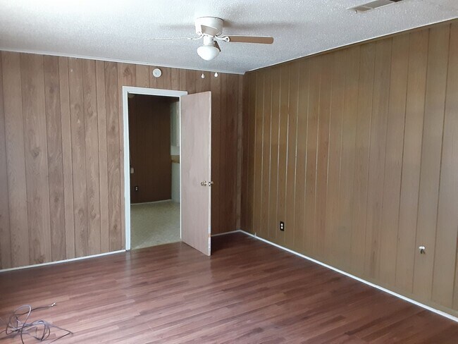 Building Photo - 141 Pike Ave