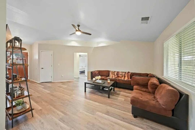 Building Photo - 2336 W Roby Ave