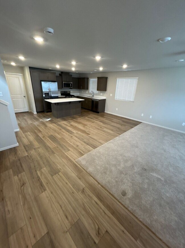 Building Photo - 610 Pickering Ln