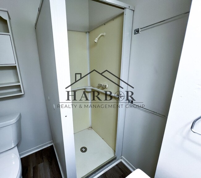 Building Photo - 527 Boone St