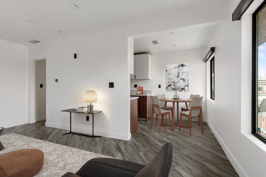 Building Photo - 230 S Carondelet St