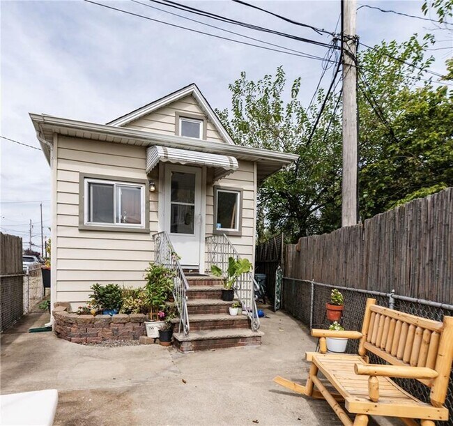 Building Photo - 3-36 Beach 88th St