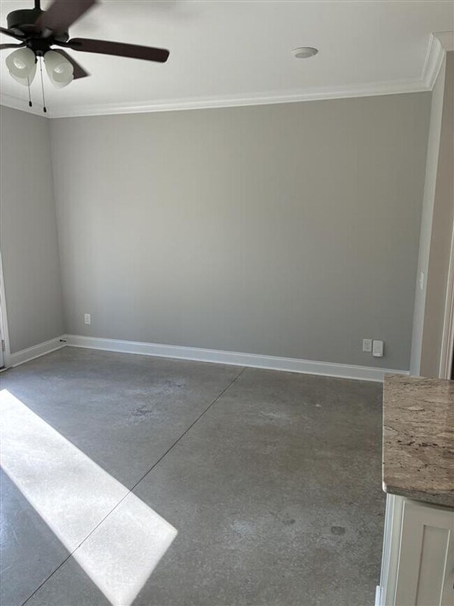 Building Photo - Spacious 3 Bedroom, 2 Bath Single-Family Home — Nashville Style in Clarksville!