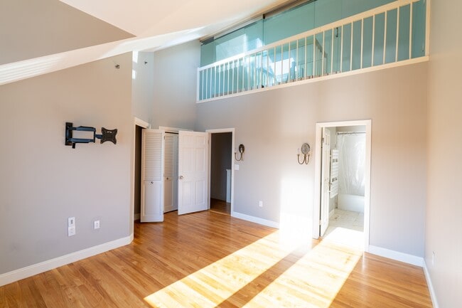 Building Photo - 606 Chandlers Wharf