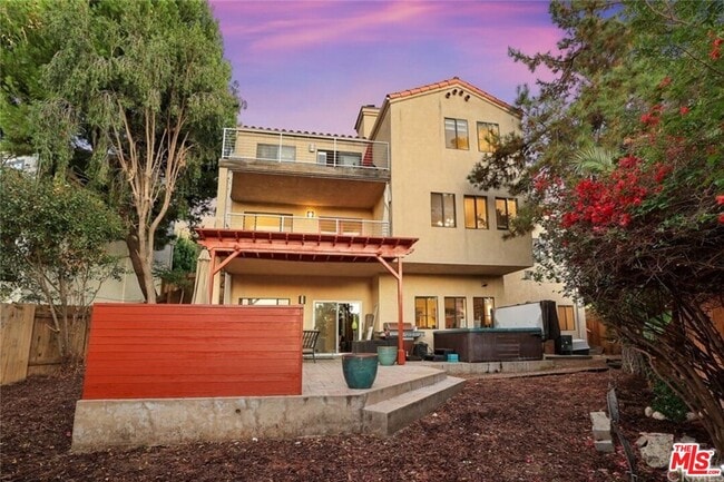 Building Photo - 728 Montecito Dr