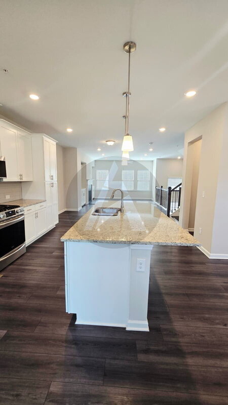 Building Photo - 209 Commons Ave