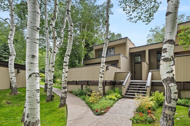 Building Photo - 1443 Crystal Lake Rd
