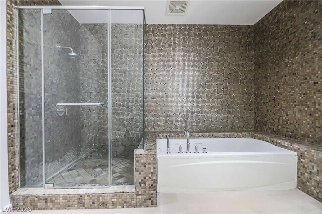 Building Photo - 900 S Las Vegas Blvd