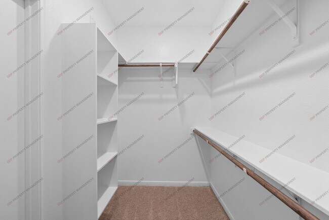 Building Photo - 725 Gingham Trl