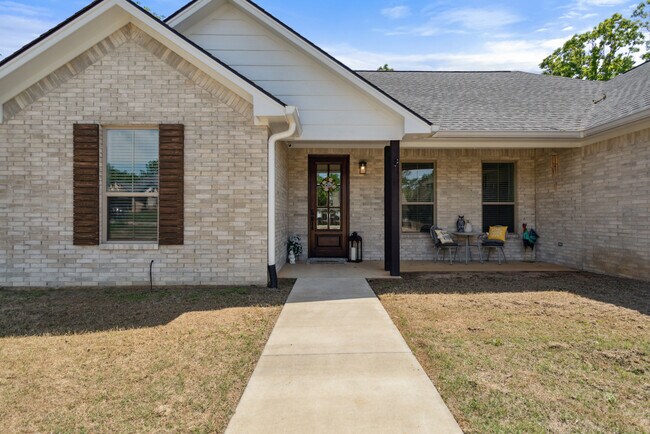 Building Photo - 19379 Cedarpark Pl