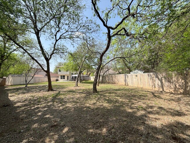 Building Photo - A beautifully remodeled 3-bedroom 2.5-bath...