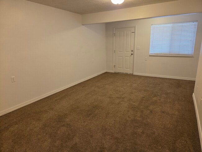 Building Photo - 212 Lyman Ln