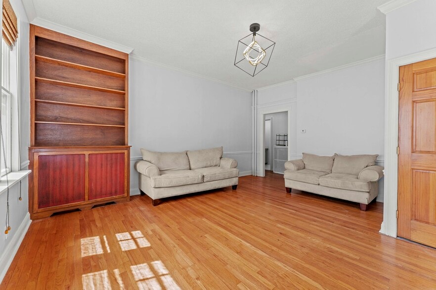 Building Photo - 210 Raymond Rd