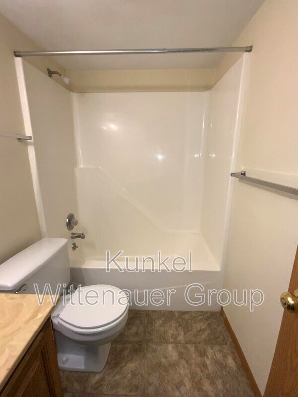 Building Photo - 700 Ganim Dr