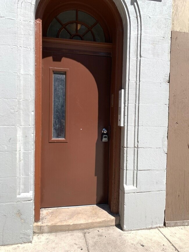 Building Photo - 4421 N Broadway