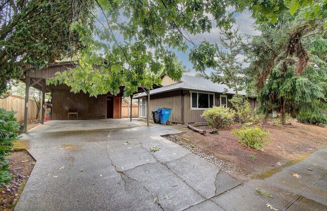 Building Photo - Elias / Boyd 701-03