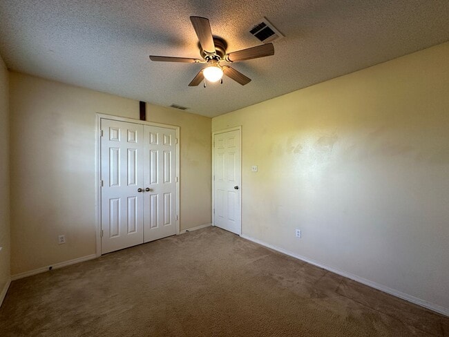 Building Photo - 2713 S.87th Drive-