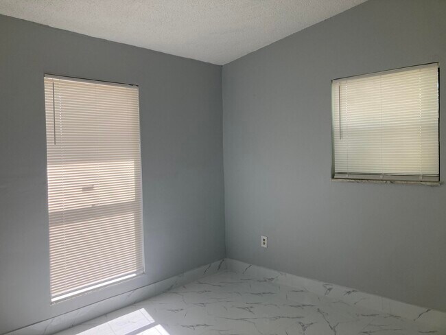 Building Photo - 3630 SW 46th Ave