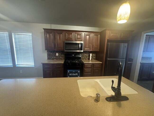 Building Photo - "Spacious 3-Bedroom Oasis with 2 Full Baths on Mount Rainier Ave, Las Vegas – Your Perfect Retrea...