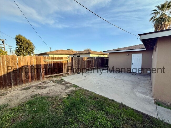 Building Photo - Charming 3 Bed/1 Bath Home w/ RBP & Securi...