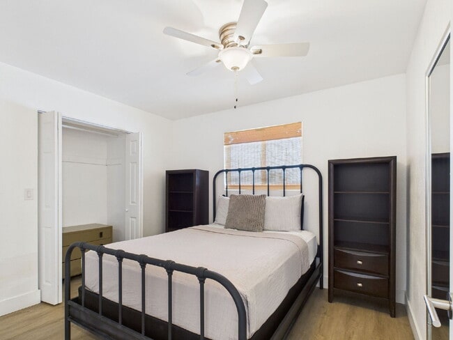 Building Photo - Fully furnished with a pool - MOVE IN SPECIAL $500 OFF