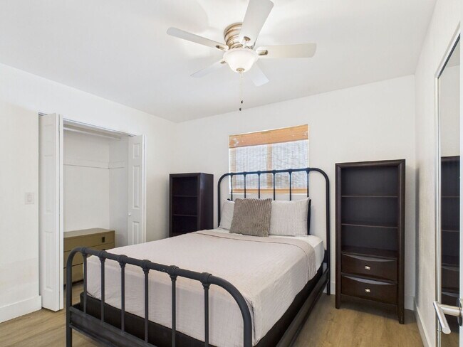 Building Photo - Tempe Gem - Fully furnished with a pool
