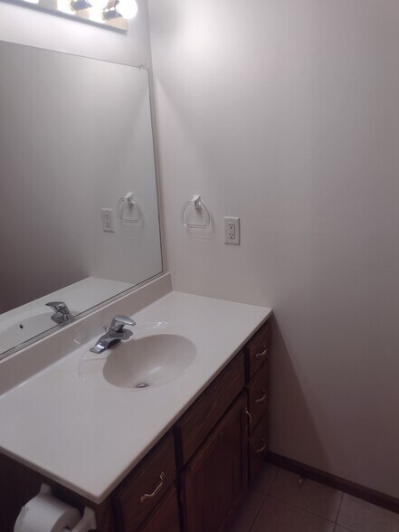 Building Photo - 1023 Pine Cone Ln
