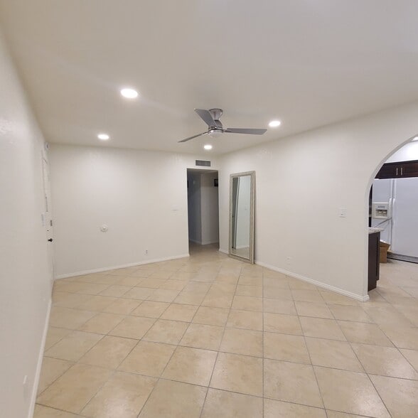 Building Photo - 261 Cottonwood Dr