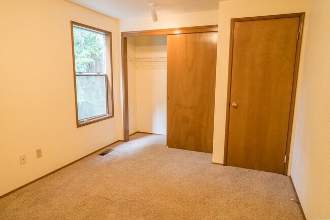 Building Photo - 4bd/2.5ba Sammamish Home