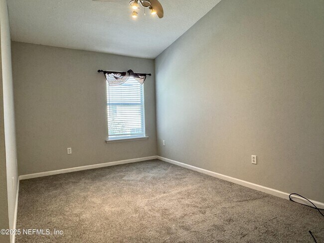 Building Photo - 580 Crystal Way