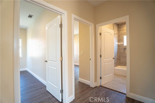 Building Photo - 9246 Cedros Ave