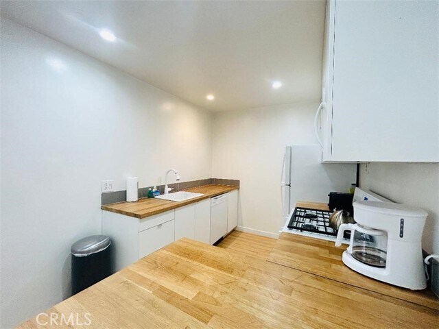 Building Photo - 11921 Goshen Ave