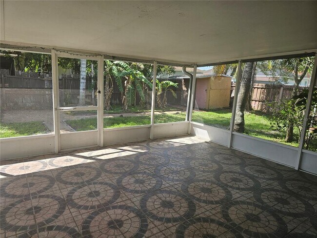 Building Photo - 1112 Murat Pl