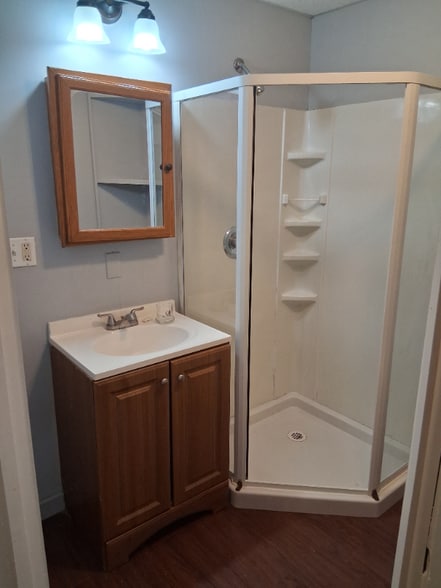 Building Photo - 15 School St