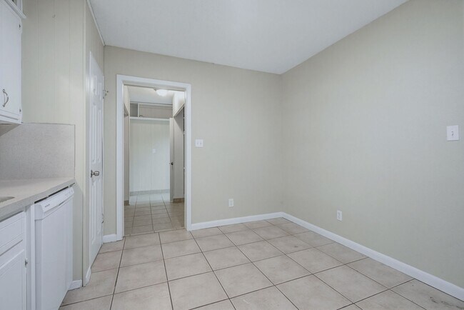 Building Photo - 5471 Buena Vista Ave