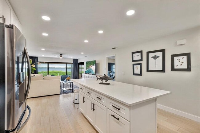 Building Photo - 3887 Catalina Dr